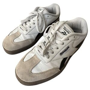 Reebok Women’s Sneakers Size 7.5 White leather Black stripe